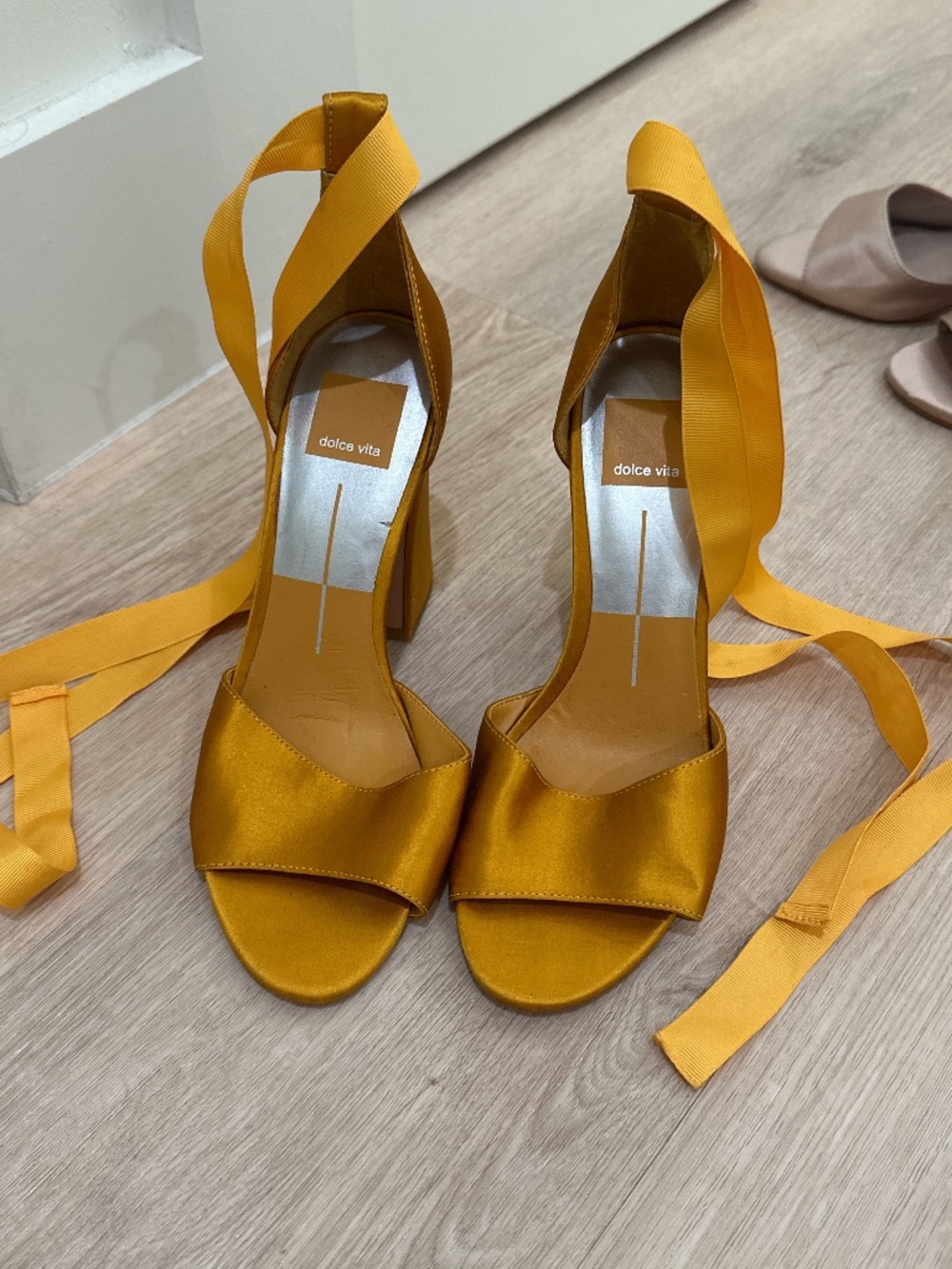 Dolce Vita Saffron Harvvy Satin Ribbon Ankle 4” Heels Sandals 6.5 - Picture 1 of 3